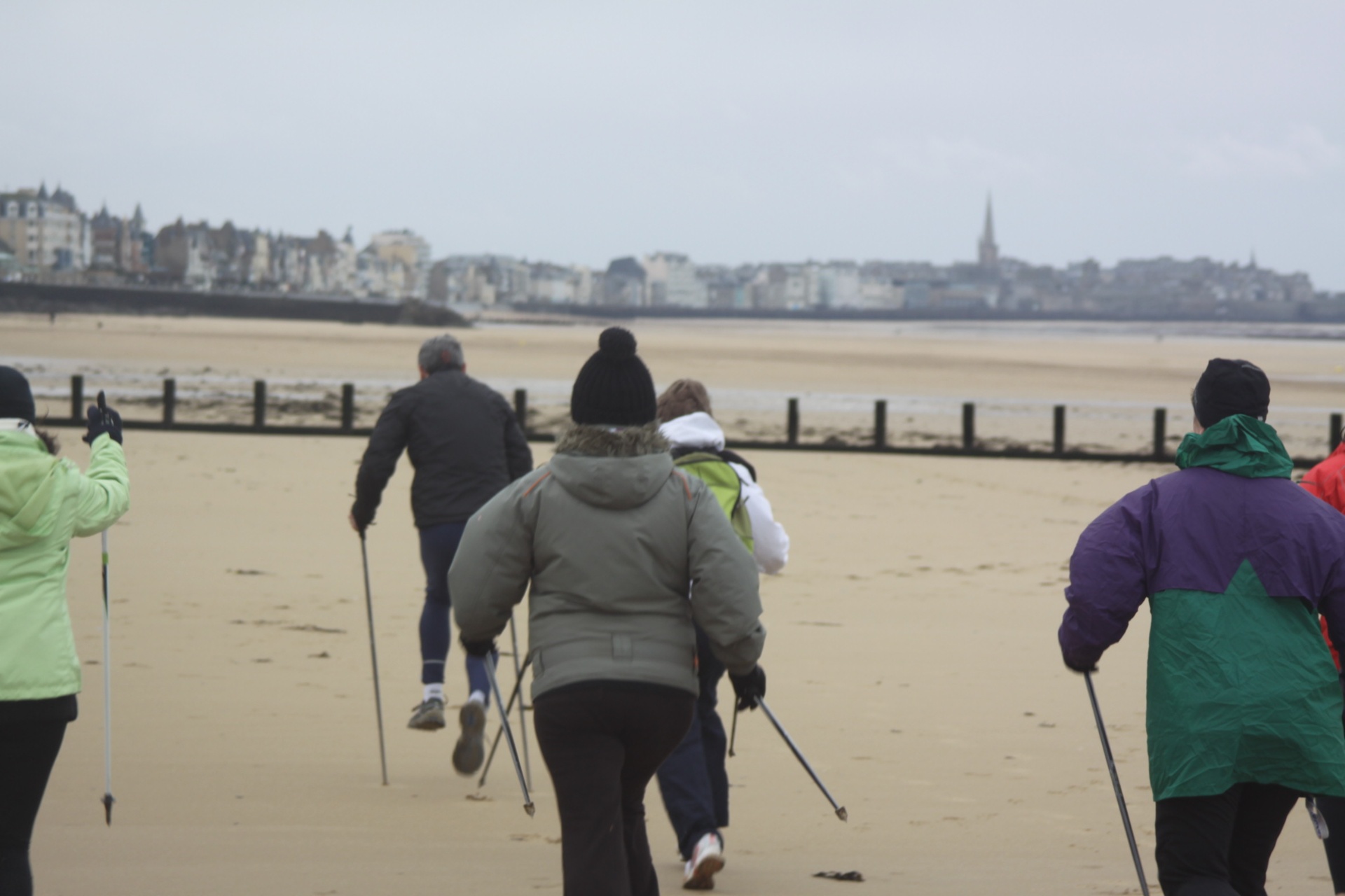 Marche nordique sur la Grande Plage de Saint-Malo